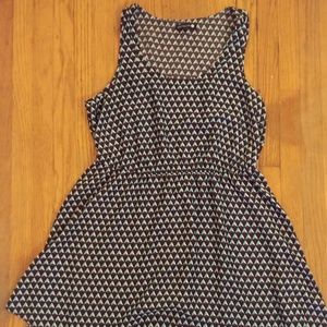 Cute Slip Dress w Scoop Neck & Cool Geo Print